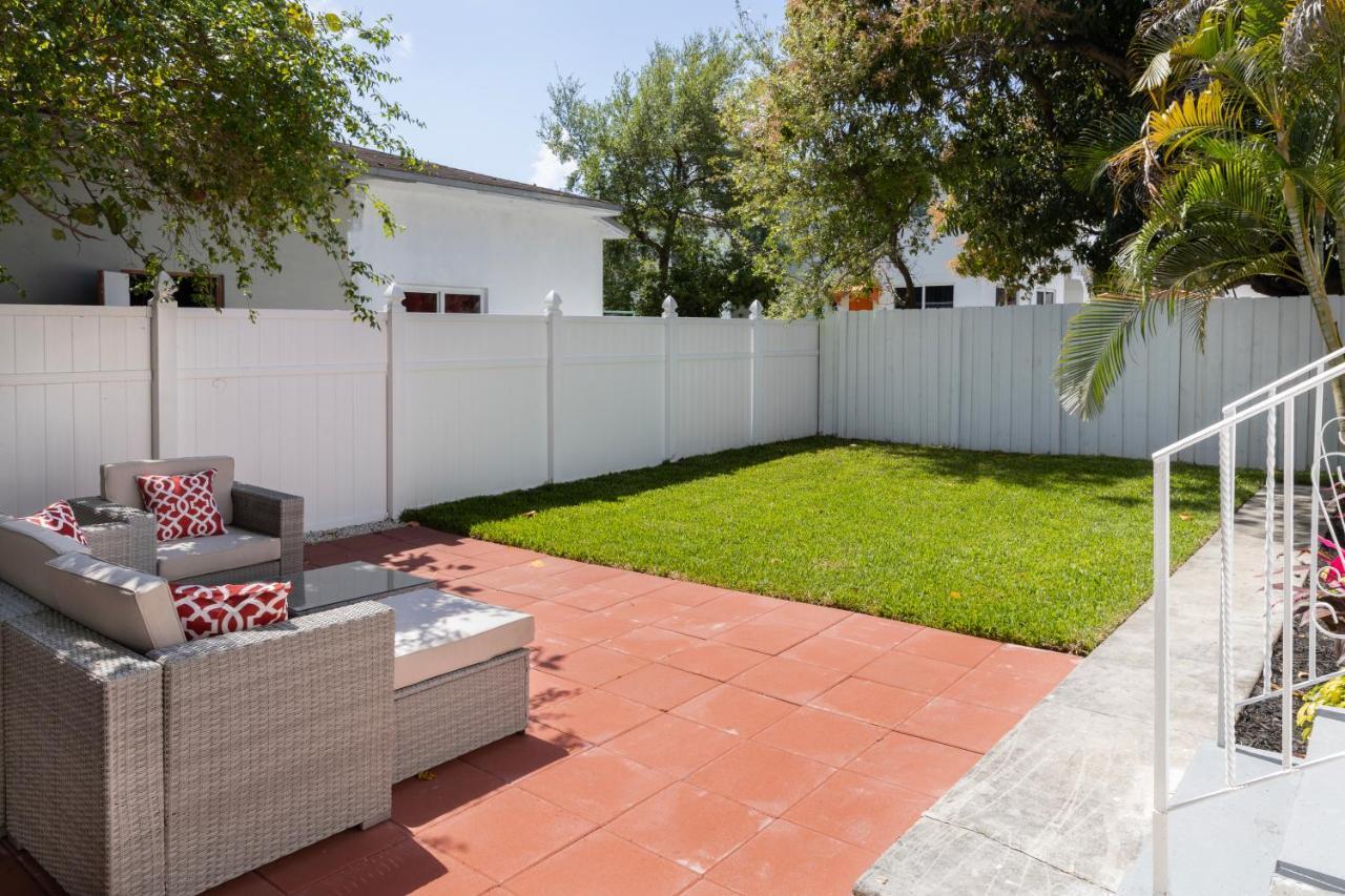 Beautiful Casita With King Bed And Private Patio Close To Calle 8, Mia Airport, Coral Gables Casa de férias Miami